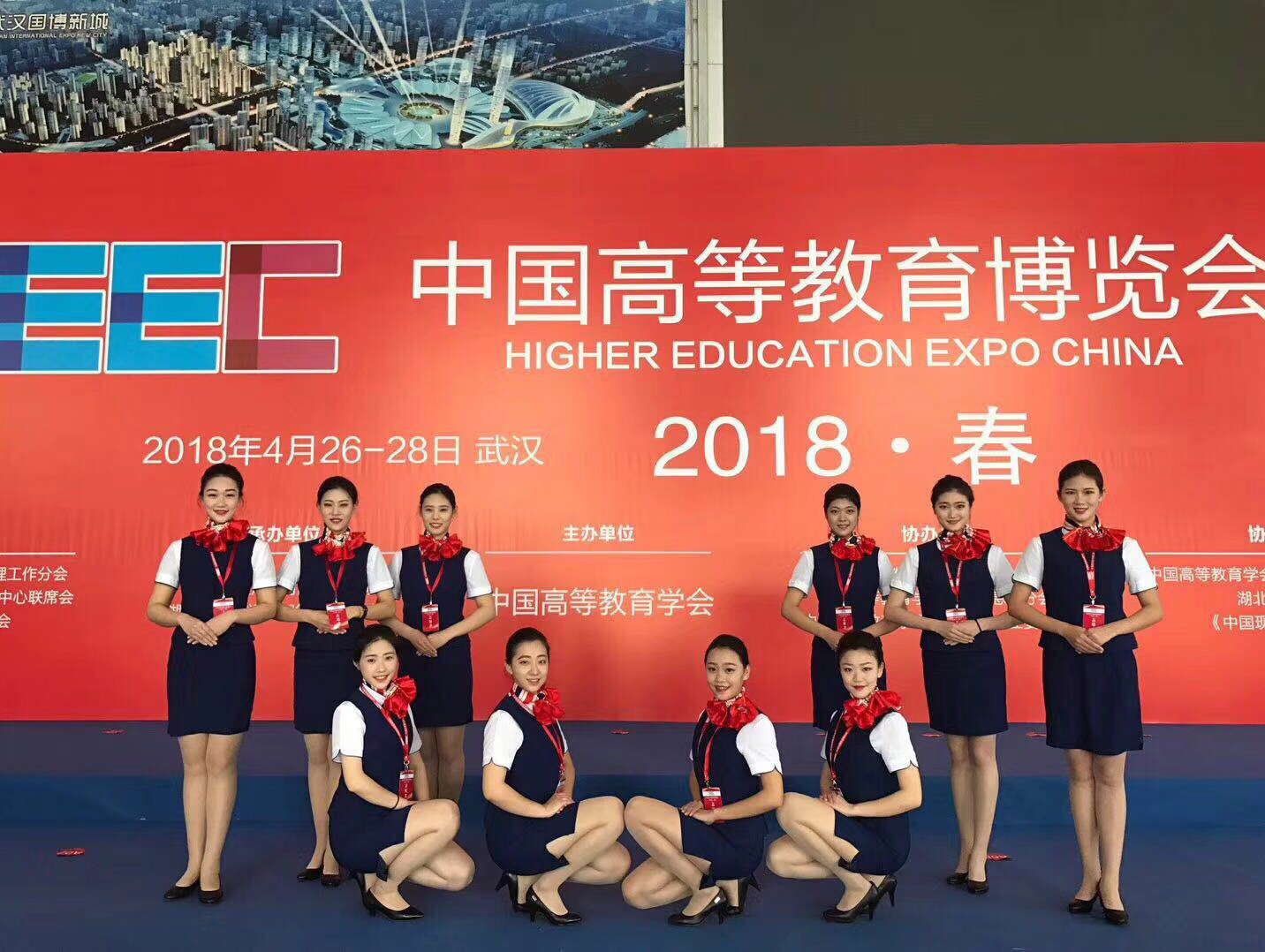 我院学生志愿者会议内场服务工作